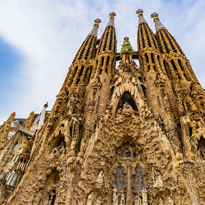 La Sagrada Familia vista dal basso