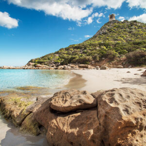 Spiaggia deserta in provincia di Cagliari
