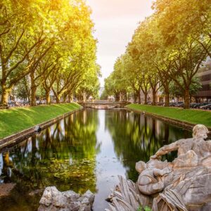 Canale nel centro di Dusseldorf