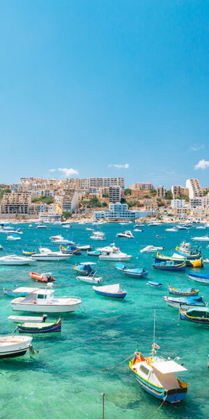 Barche ormeggiate nella baia di Bugibba, Malta
