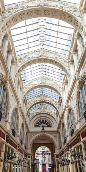 Vista dei soffitti del centro commerciale Passage Pommeraye a Nantes