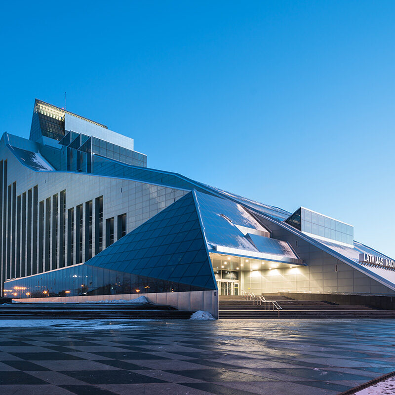 Libreria Nazionale di Riga di notte